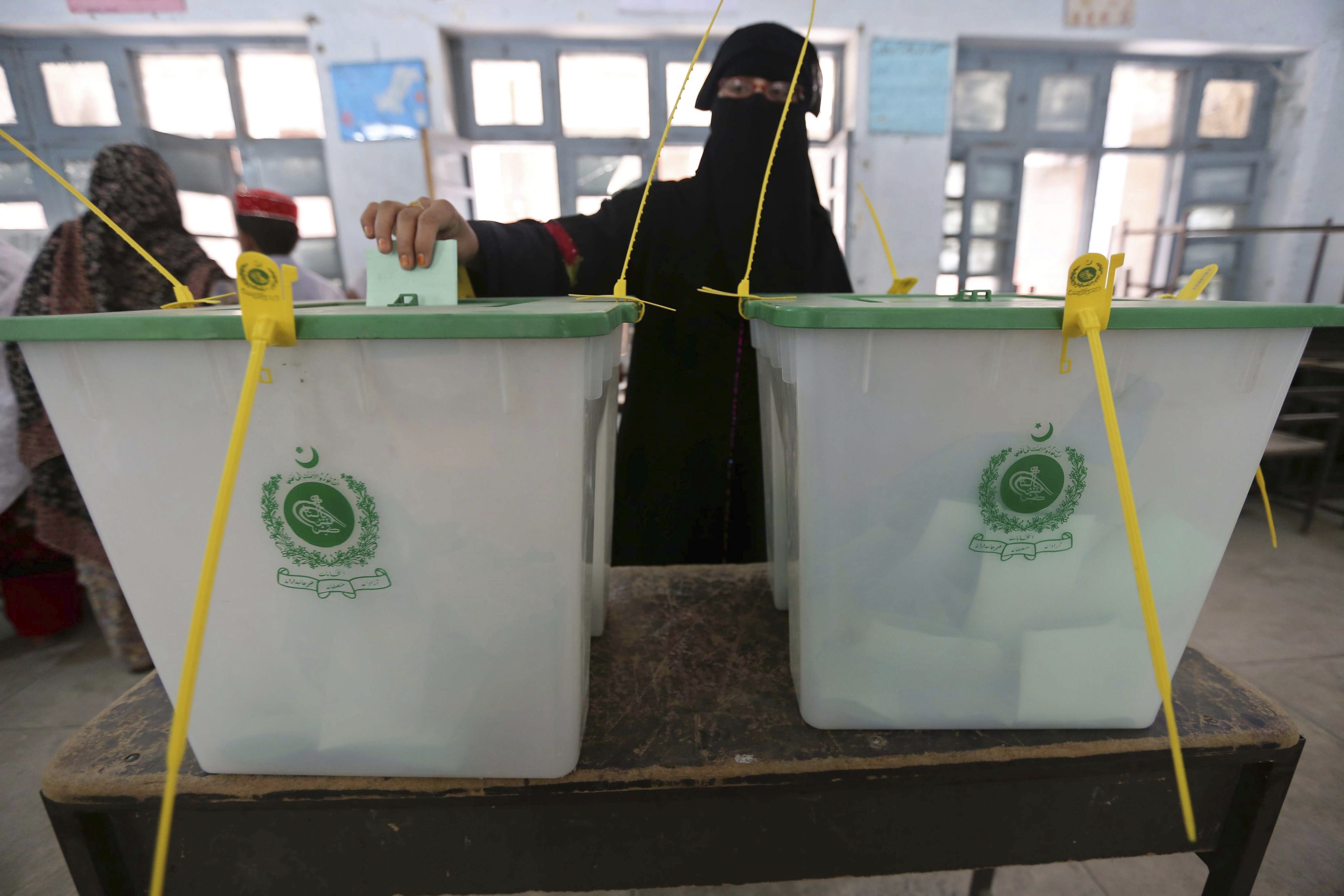 El Gobierno y la oposición de Pakistán afinan detalles para las elecciones generales.