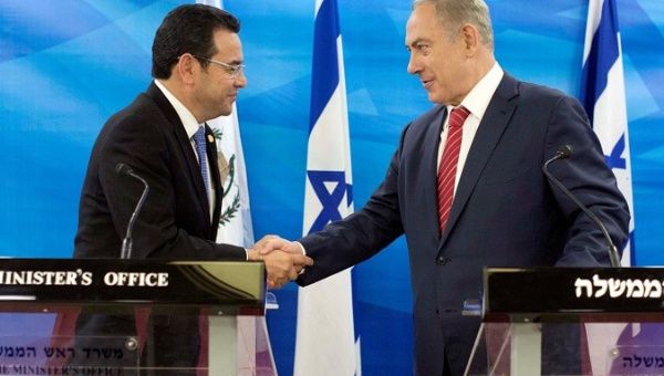 Guatemalan President Jimmy Morales and Israeli Prime Minister Benjamin Netanyahu shake hands as they deliver statements to the media during their meeting in Jerusalem November 29, 2016.