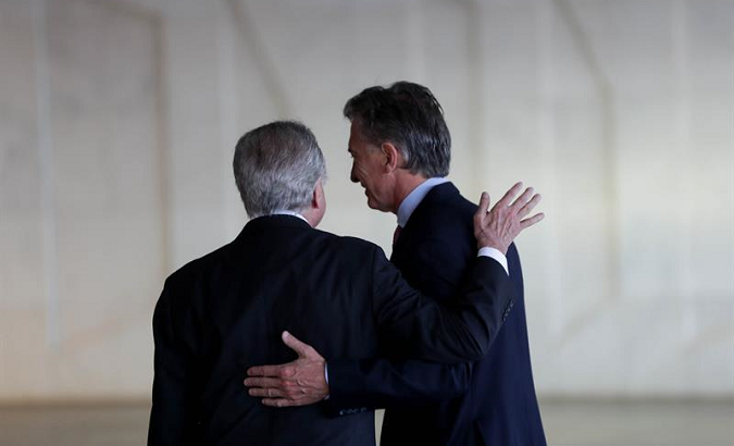 Brazilian President Michel Temer (L) greets Argentine President Mauricio Macri (R) at Mercosur's 51st Summit.