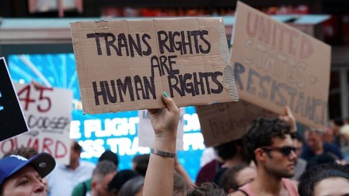 Trump anunció en agosto de 2017 la elaboración de una normativa para impedir la presencia de transexuales en las Fuerzas Armadas.