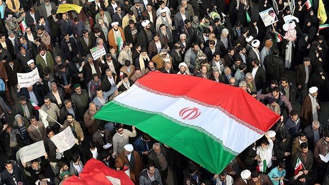 La bandera nacional se paseó nuevamente por las calles del país islámico.