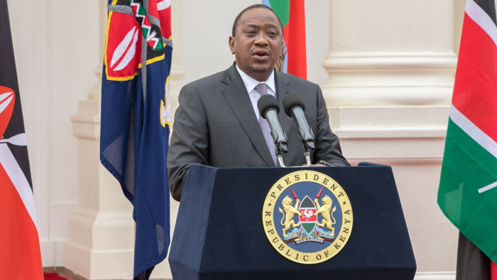 La Constitución keniana permite la implementación de 22 ministerios.