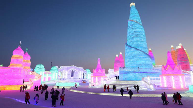 El Festival se compone de tres parques temáticos: el Island International Snow Sculpture Art Expo, el Zhanglin Park y el Harbin Ice and Snow World. 