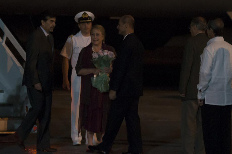 Chilean President Bachelet disembarks her plane.