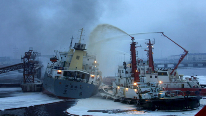 El petrolero iraní colisionó con un buque de origen chino.