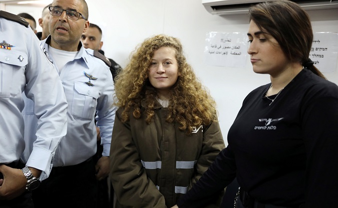 Más de 350 niños están encarcelados en territorio israelí, entre ellos la joven Ahed.