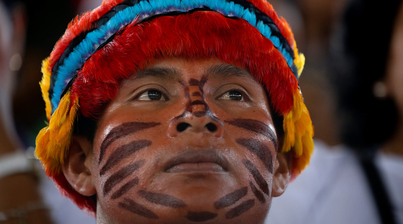 "Nuestros hermanos indígenas de varias regiones de la Amazonía sufren por las explotaciones de nuestros recursos naturales", expresaron durante su intervención.