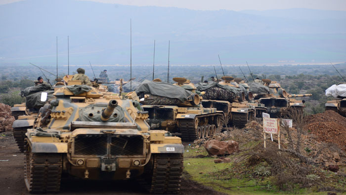 Tanques en la frontera entre Turquía y Siria.