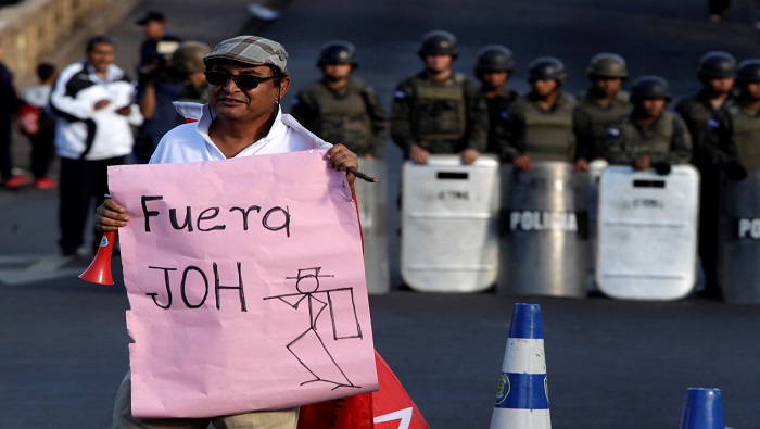 Desde noviembre pasado, los hondureños han salido a las calles para defender los votos y exigir la renuncia de Hernández.