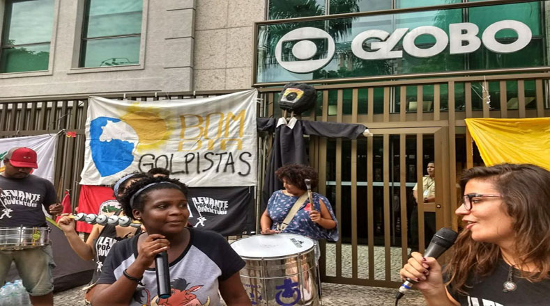 La sede del diario O Globo también fue escenario de una concentración. En ella explican los argumentos que dan cuenta de una persecución judicial con el expresidente.      