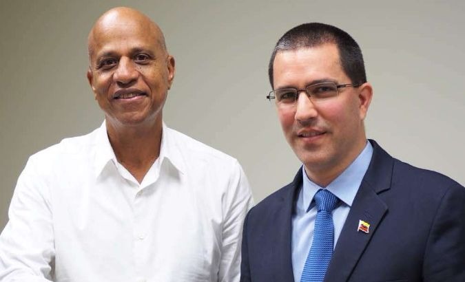 Belizean Prime Minister Dean Barrow (Left) and Venezuelan Minister of Foreign Affairs Jorge Arreaza.