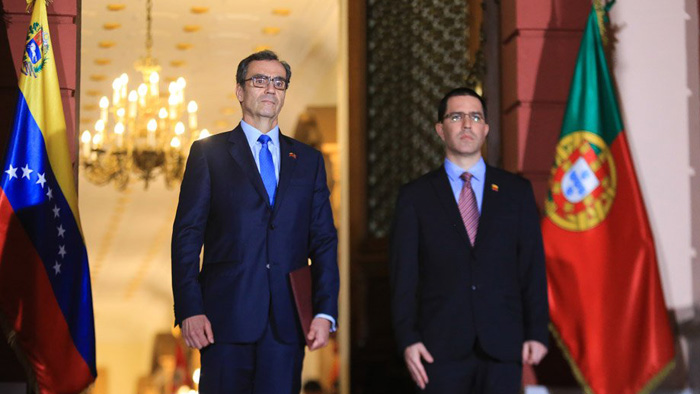 Los diplomáticos fueron recibidos por el canciller de Venezuela, Jorge Arreaza.