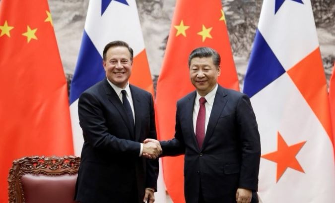 Panama’s President Juan Carlos Varela (L) shakes hands with China's President Xi Jinping during a signing ceremony in Beijing, China.