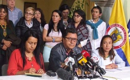 Social leaders gather to talk about how to restart peace talks between Colombian government and ELN.