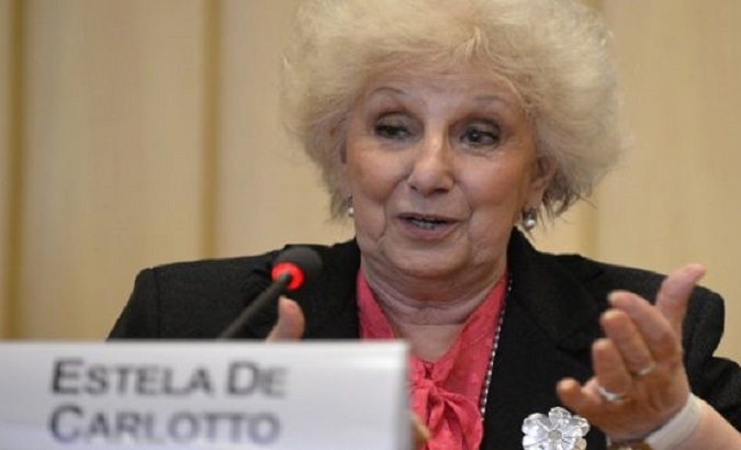 Estela de Carlotto, Grandmothers of the Plaza de Mayo president, denounced the former intelligence agent's violation of his house arrest.