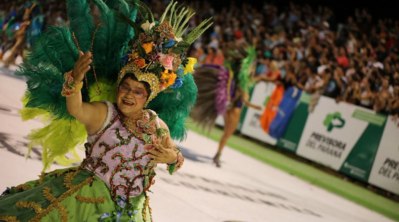 As is well known in Carnival, a queen is chosen to represent the region.