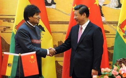 Bolivian President Evo Morales shakes hands with Chinese President Xi Jinping.