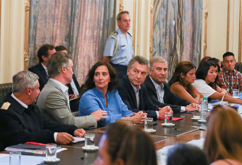 Macri sostuvo una reunión con ministros y familiares de los desaparecidos para estudiar la recompensa.