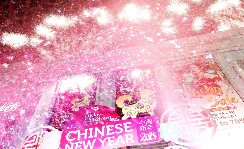 En Manila, Filipinas desde el emblemático Binondo, se realizó un conteo regresivo acompañados de cientos de juegos artificiales para recibir el nuevo año chino.