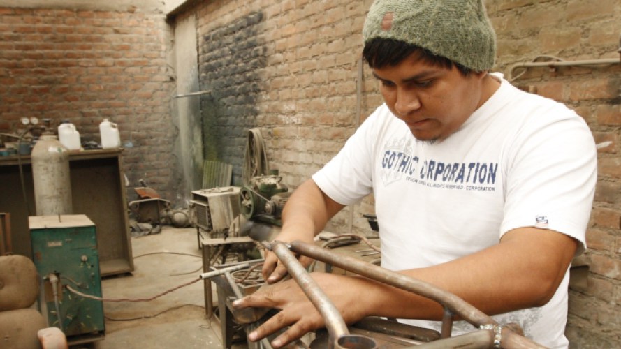 Aproximadamente el 72 % de la fuerza laboral peruana trabaja en la informalidad.