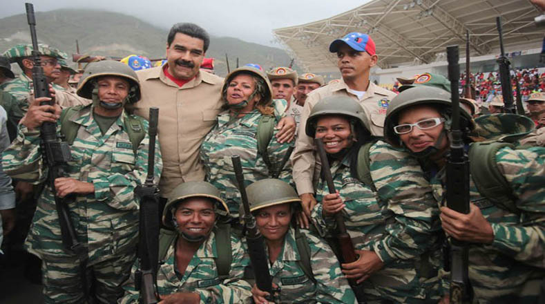 El presidente Nicolás Maduro recibió a los militares y junto a los civiles estuvo presente en el cierre de los ejercicios. 