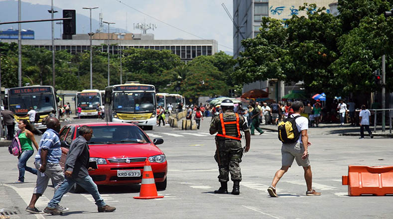 Los ciudadanos de Río de Janeiro demostraron molestias por la intervención militar pero el Gobierno sigue en pie con el proceso militar.