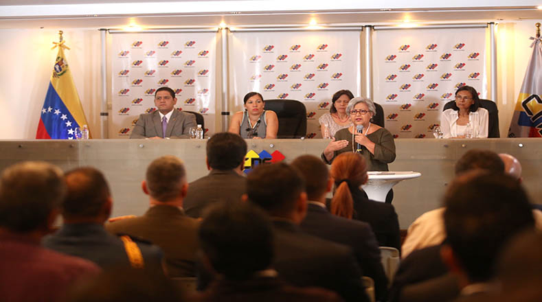 La presidenta del Consejo Nacional Electoral, Tibisay Lucena, se reunió este viernes con los candidatos presidenciales en Venezuela. 