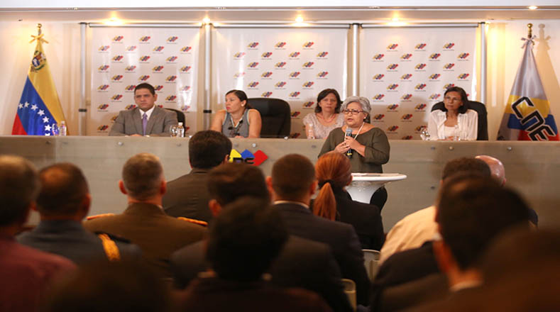 El Poder Electoral también informó que los centros electorales fueron reinstalados a su lugar tal y como se acordó en Santo Domingo. 