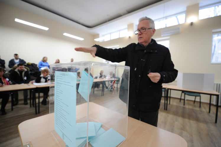 Según encuestas, el partido del actual presidente serbio, Aleksandar Vucic, es la agrupación con mayor respaldo electoral.