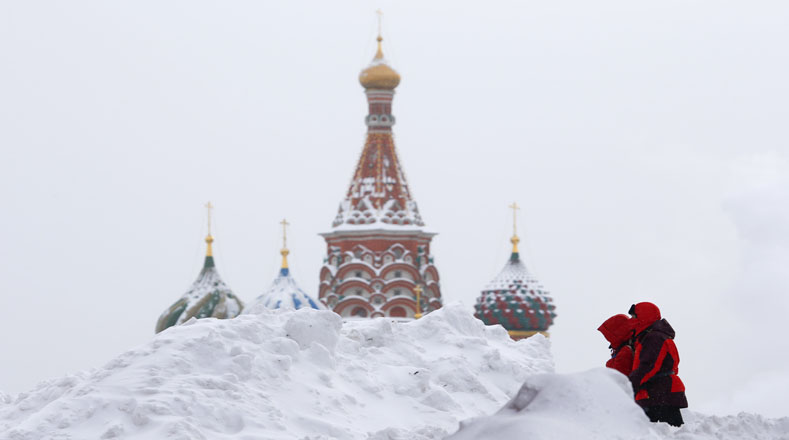 Un ciclón balcánico ha provocado que Moscú esté bajo nieve este domingo, mientras se espera que caigan 10 centímetros más.
