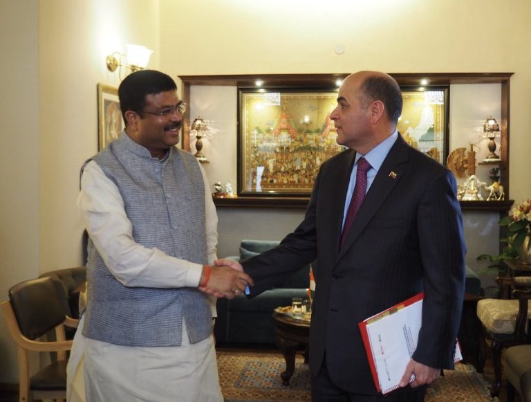 In a visit to India, the Venezuelan delegation and Indian authorities agreed to design a strategic commercial alliance.