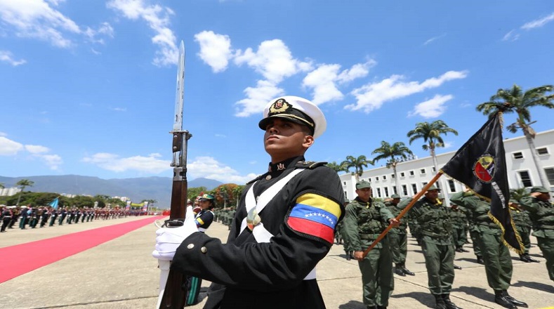 El recorrido de 12 kilómetros fue hecho en tributo al día en que fueron trasladados los restos del líder venezolano al actual mausoleo llamado Cuartel de la Montaña.  