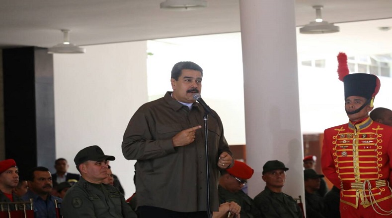 "Cuando dedicamos este homenaje a Hugo Chávez Frías es para ver que su llama está hoy más ardiente que nunca, porque sus sueños están vivos, hechos pueblo en las calles, hechos soldados en los cuarteles, y porque su causa es nuestra causa y está pendiente de hacer", expresó el presidente Nicolás Maduro en el acto. 