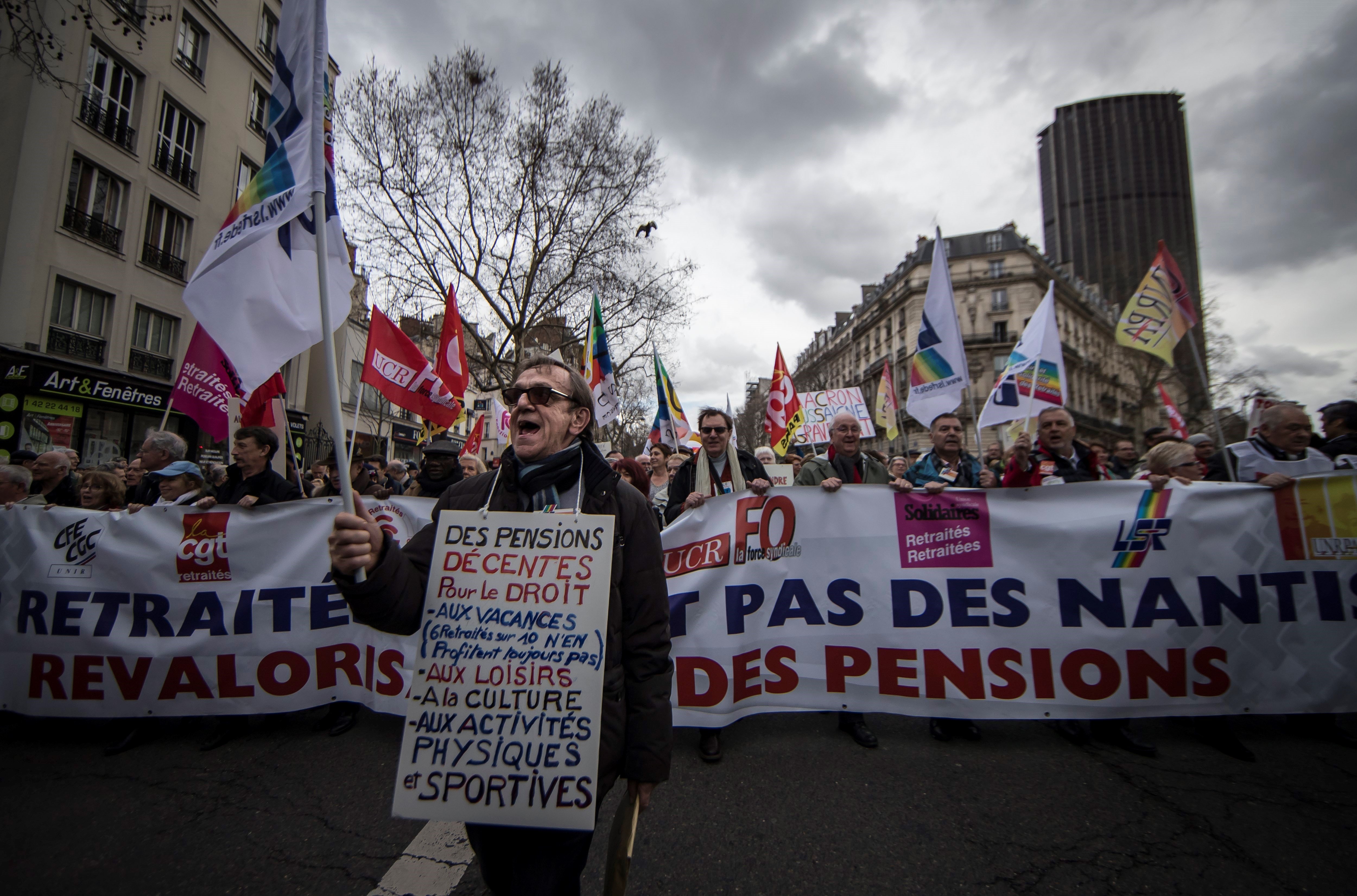 Solidaridad 'transgeneracional' es el alegato que utiliza el Gobierno francés para implementar su medida contra los pensionados.