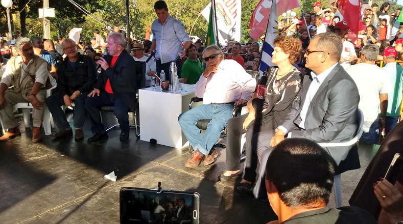 Rafael Correa y José "Pepe" Mujica acompañaron a Lula da Silva en Santana do Livramento, zona fronteriza con Uruguay. 