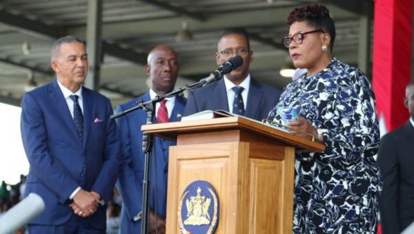 T&T´s newly sworn-in President, Paula-Mae Weekes, right, takes the oath of office as former President Anthony Carmona, left, Prime Minister Dr. Keith Rowley and Chief Justice Ivor Archie look on during the inauguration ceremony in Port of Spain on Monday. 