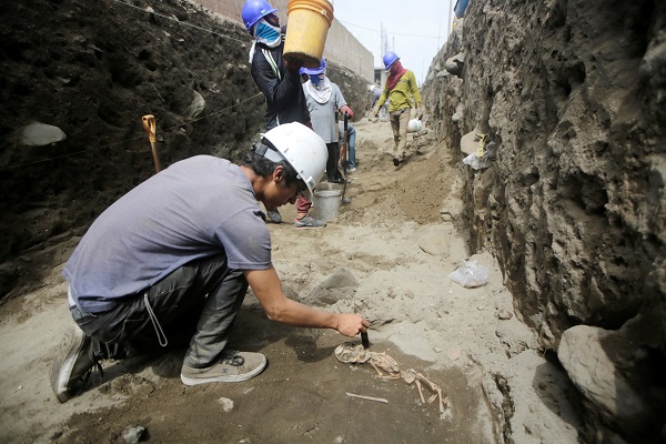 Archaeologists unearth tombs and human remains from the Chimu culture in Trujillo, Peru.