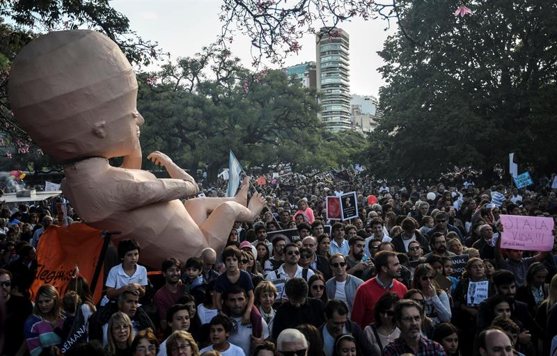 Más de 20 mil personas se movilizaron a la plaza Italia de Buenos Aires.