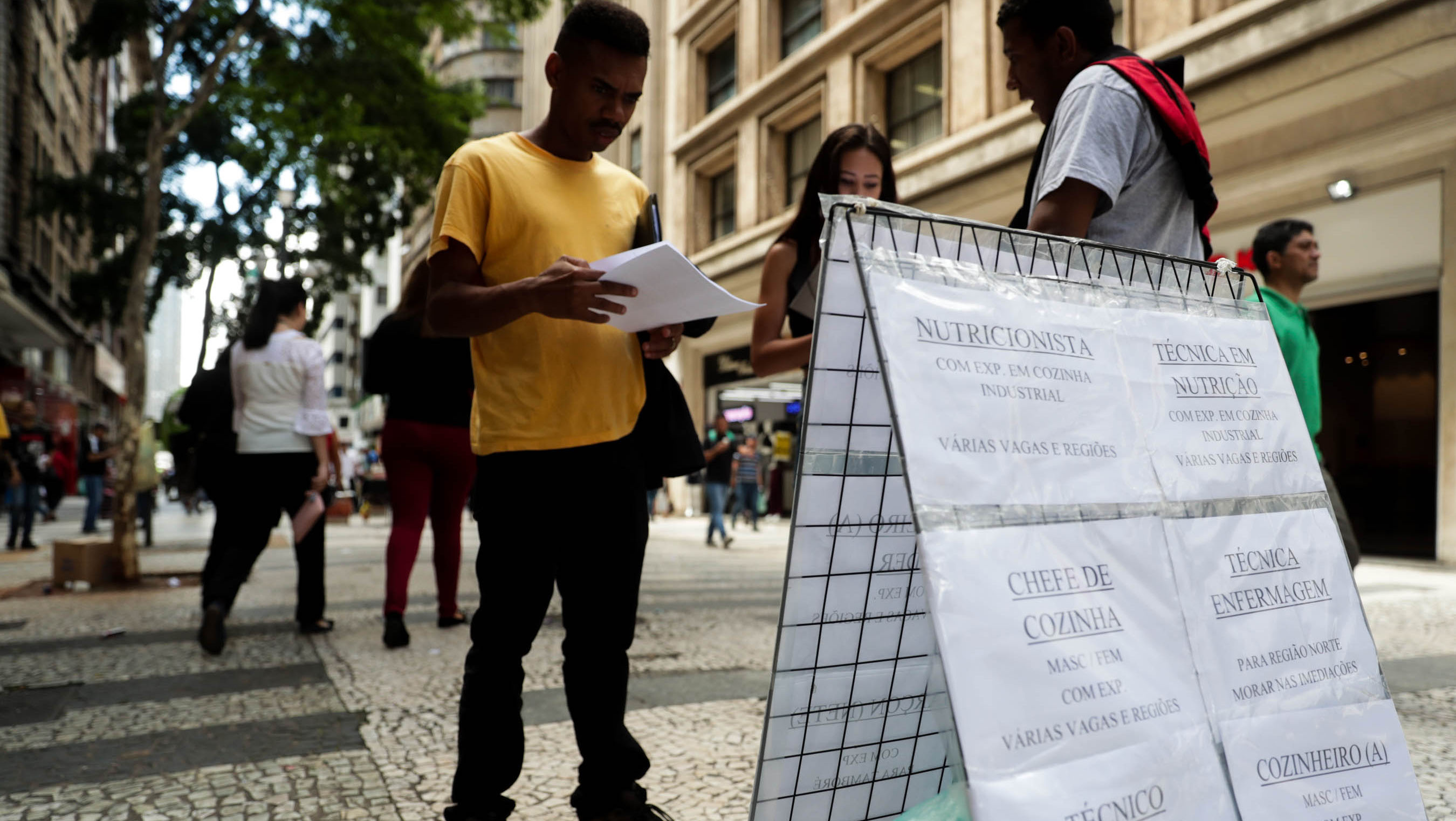 La población desocupada en Brasil es de 13,1 millones de personas.