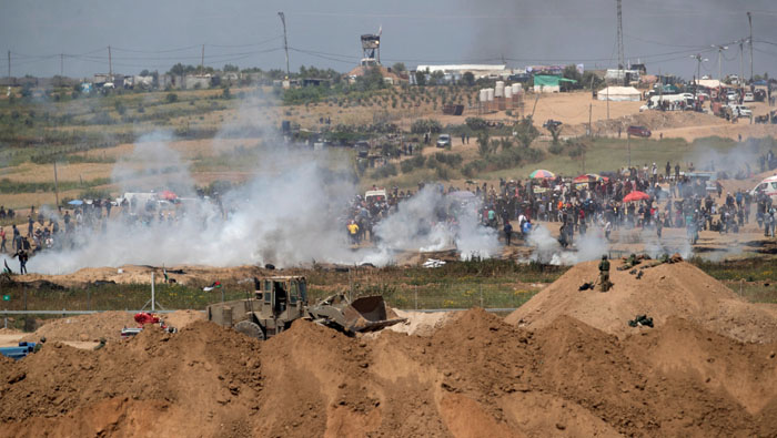 Los manifestantes se movilizaron hacia las carpas en la frontera con Israel instaladas con motivo de la Marcha por el Retorno.