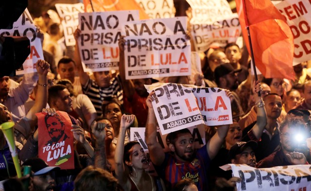 Supporters of former Brazilian President Luiz Inacio Lula da Silva protest against the ordered Lula to turn himself into police. The signs read; 