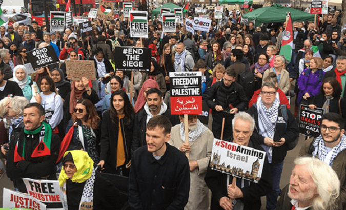 Citizens in the United States and United Kingdom are protesting the killing of at least 29 Palestinians in the Great March of Return in Gaza.