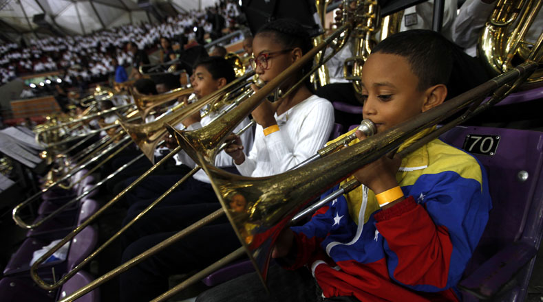 El Sistema Nacional de Orquestas y Coros Juveniles e Infantiles de Venezuela fue concebido y fundado en 1975 por el maestro Abreu y se ha convertido en un referente cultural a escala mundial.