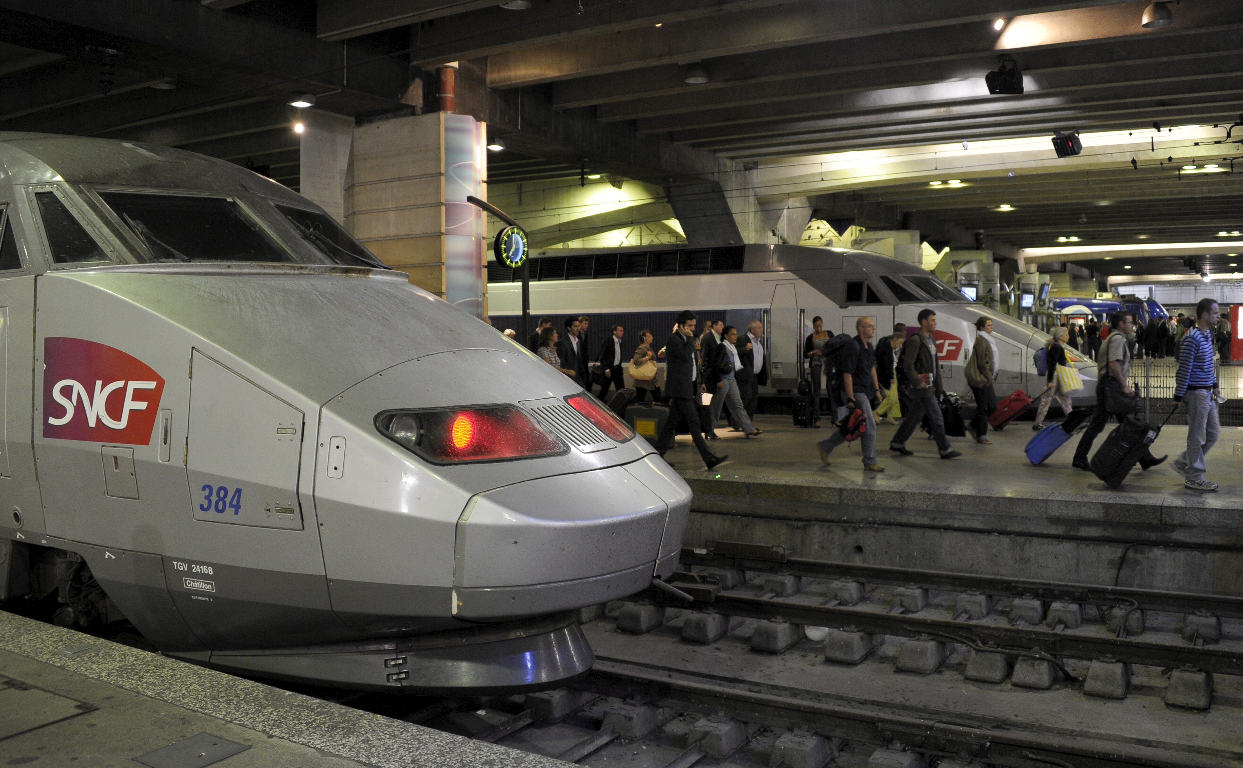 Los sindicatos ferroviarios de Francia convocaron a hacer paro dos días de cada cinco, desde el 3 de abril hasta finales de junio.