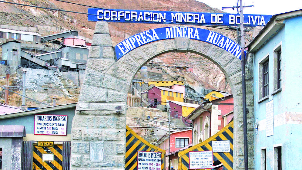 La Federación Sindical de Trabajadores Mineros de Bolivia catalogó el hecho como un atentado de los ladrones de minerales de la zona.
