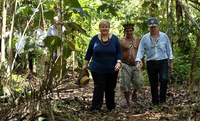 Colombian President Juan Manuel Santos and Norwegian Prime Minister Erna Solberg in the Amazonian district of Letica.
