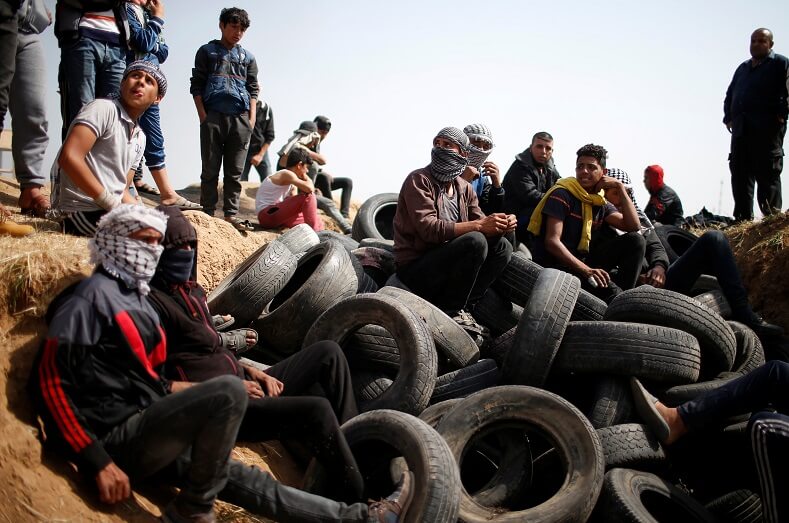 On the second day of protests demonstrators burned tires hoping to blur Israeli snipers' vision.