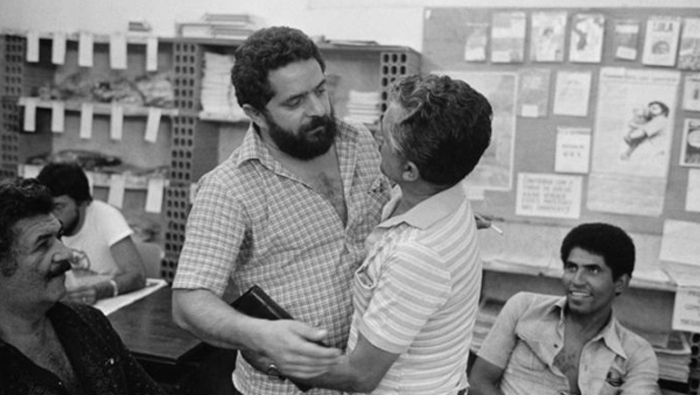 Durante los siguientes 20 años, la presencia de Lula como portavoz de los trabajadores y principal líder de la oposición fue el articulador de la Central Única de los Trabajadores. Organizó un comité suprapartidario en pro de las elecciones directas y promovió el primer gran acto de las Directas Ya. 