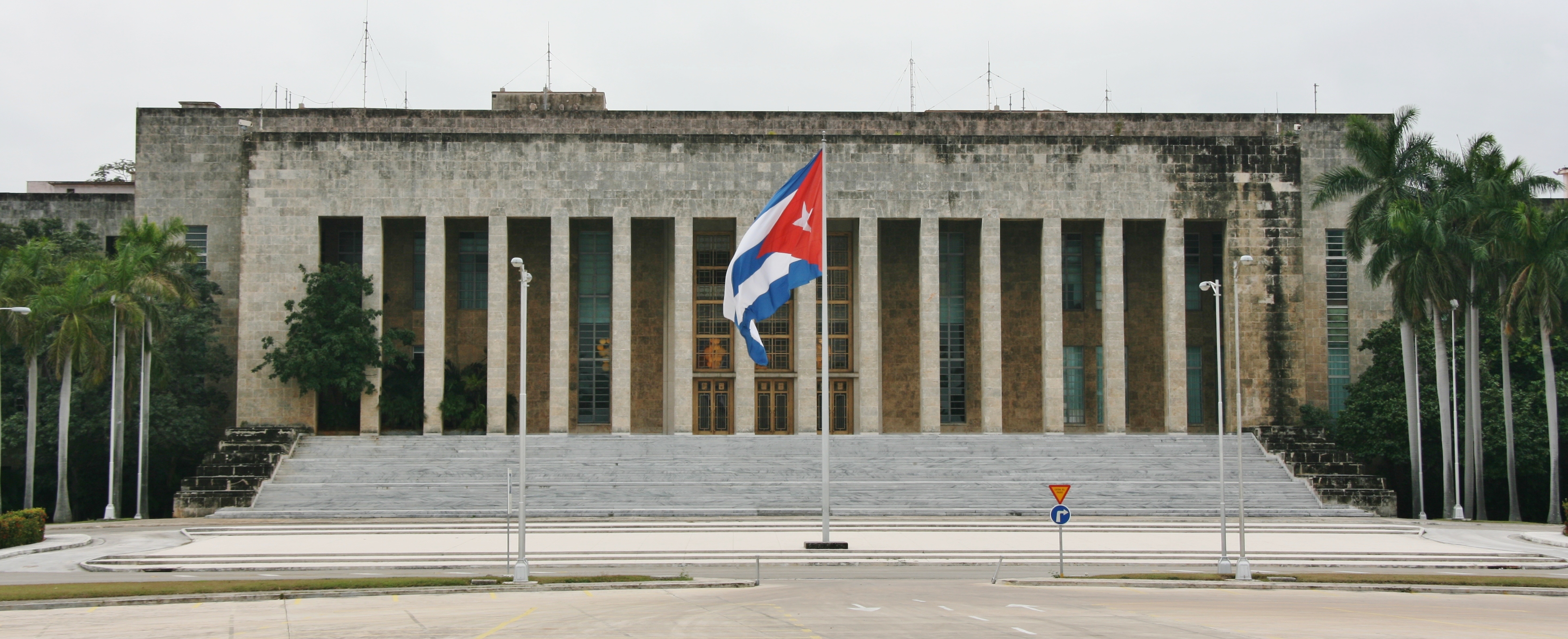 Los 31 miembros del Consejo de Estado fueron electos por los diputados de la Asamblea Nacional el Poder Popular de Cuba.