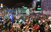 Desde el Congreso hasta el Obelisco cientos de argentinos marcharon con velas para protestar por el aumento en la electricidad.